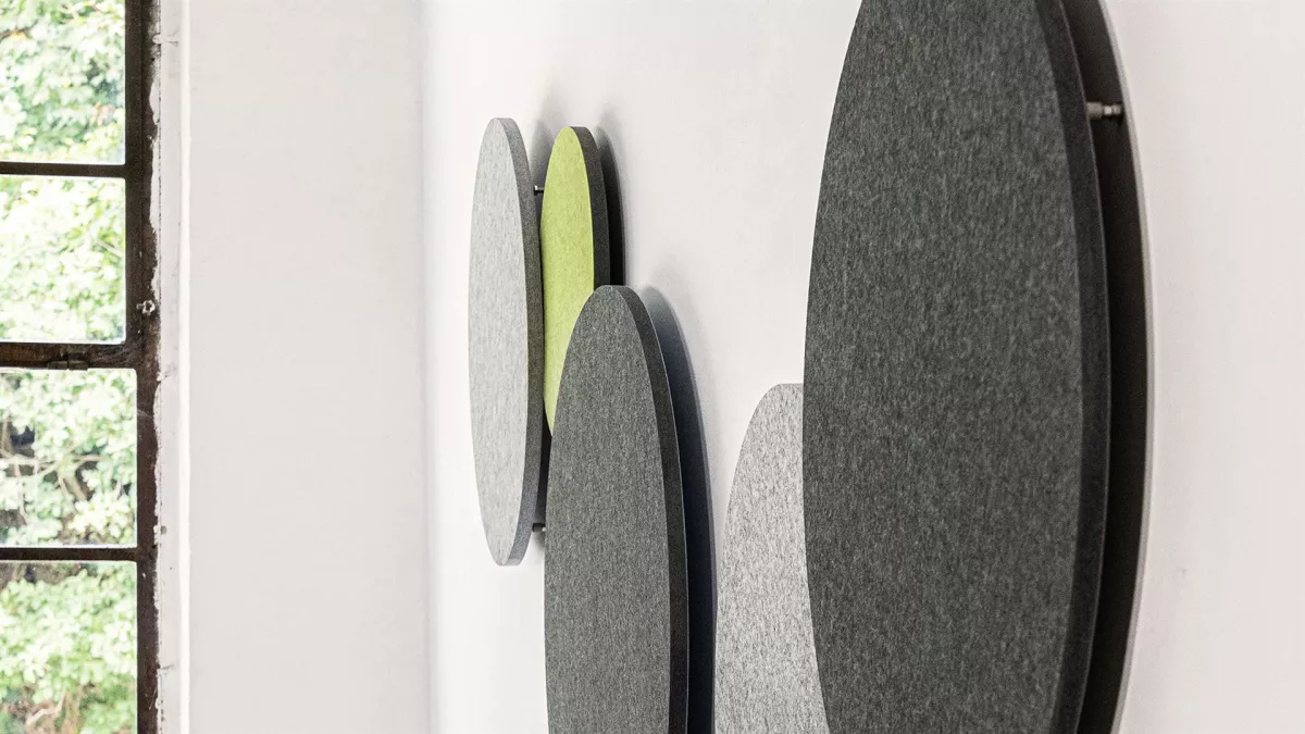 Wandgestaltung mit Schallabsorber an einer Wand