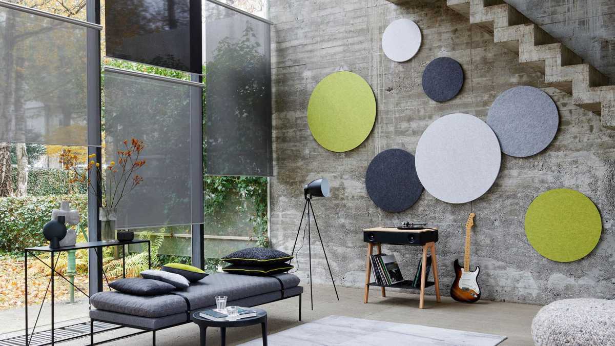 Runde Schallabsorber an einer Wand